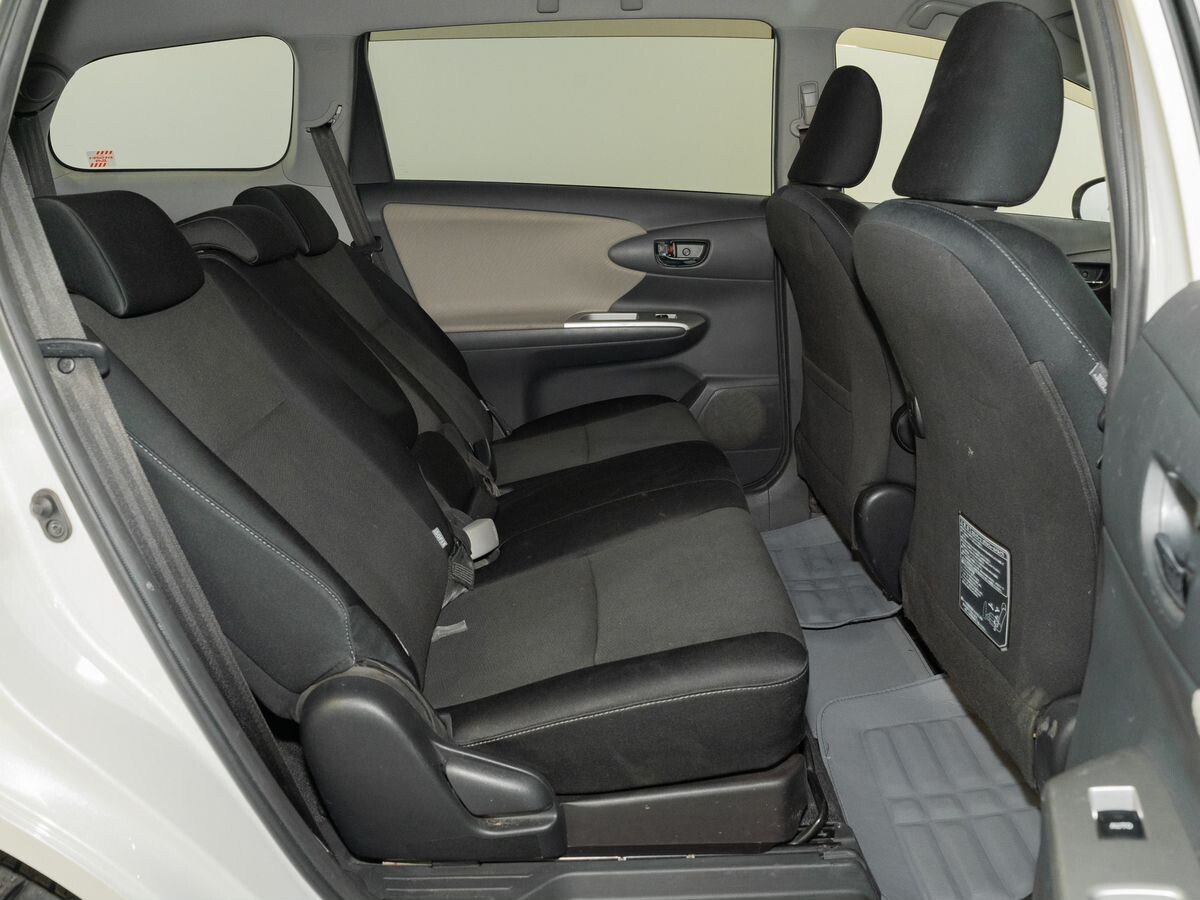 Toyota Wish 2010 - фото автомобиля