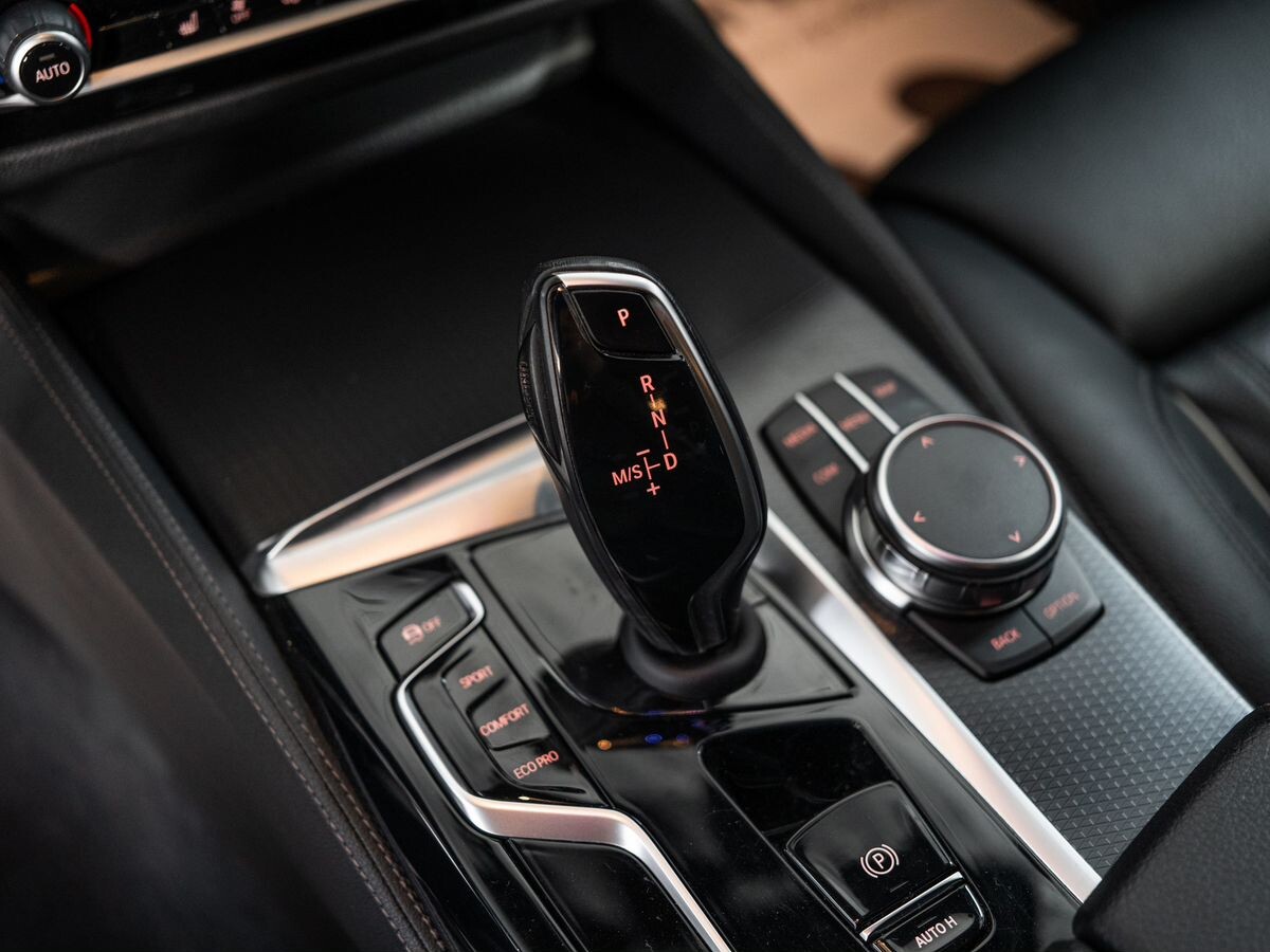 BMW 5-Series 2022 - фото автомобиля