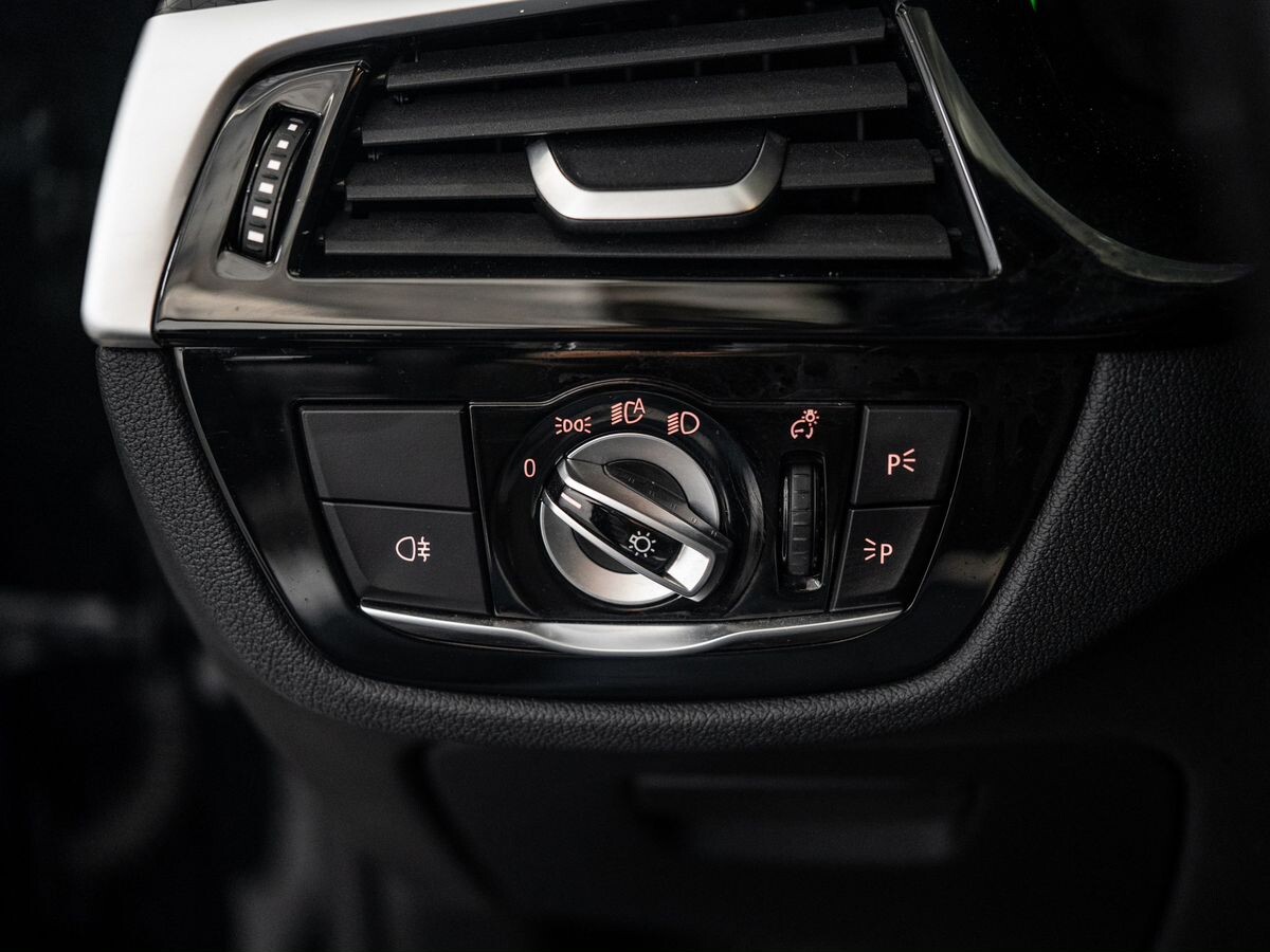 BMW 5-Series 2022 - фото автомобиля