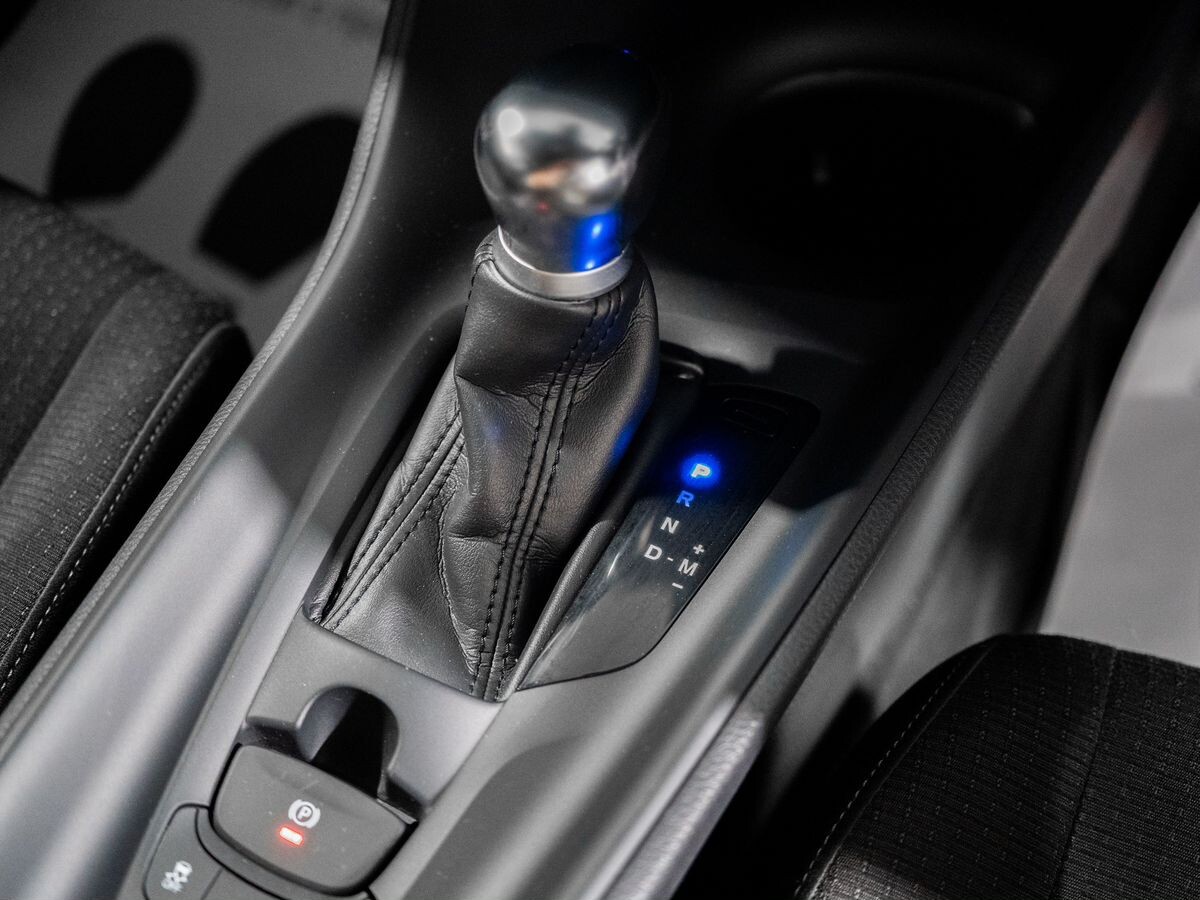 Toyota C-HR 2019 - фото автомобиля