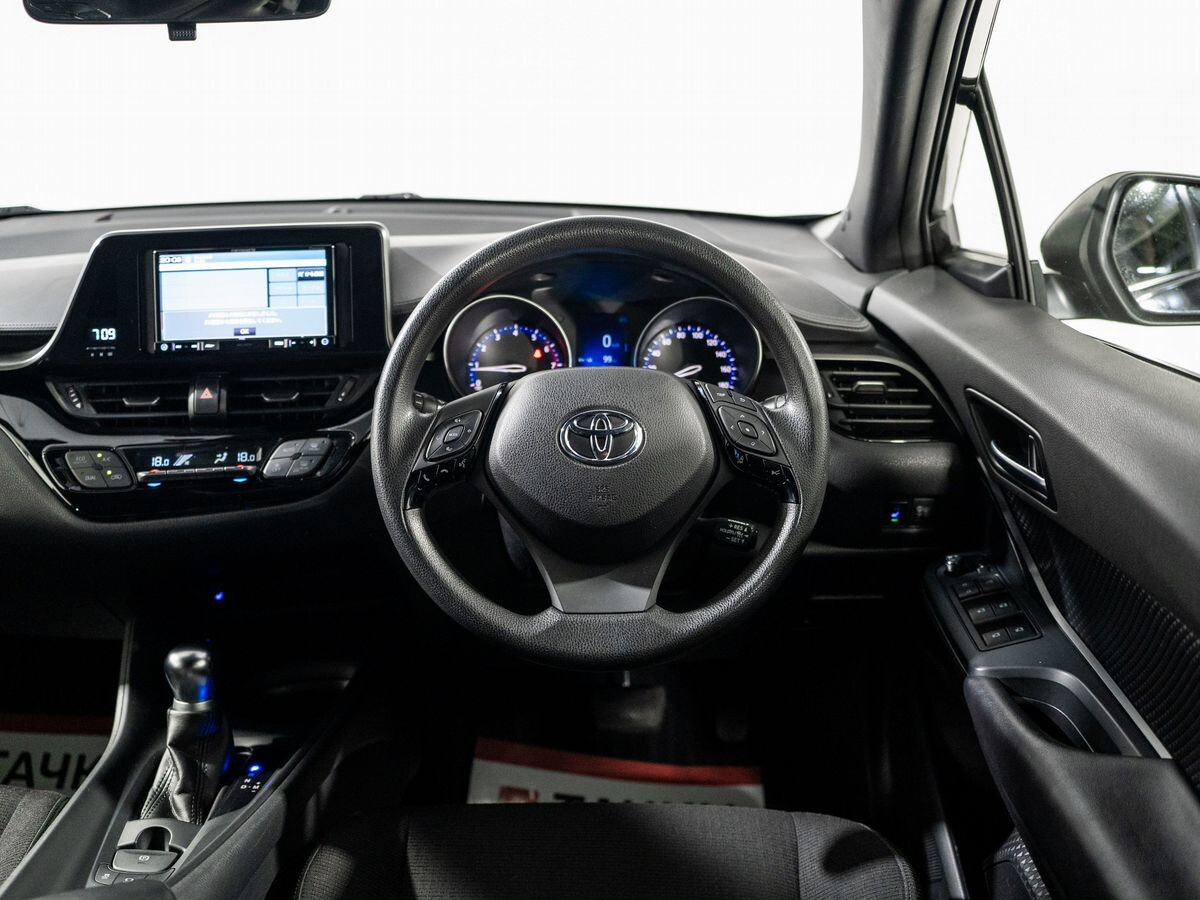 Toyota C-HR 2019 - фото автомобиля