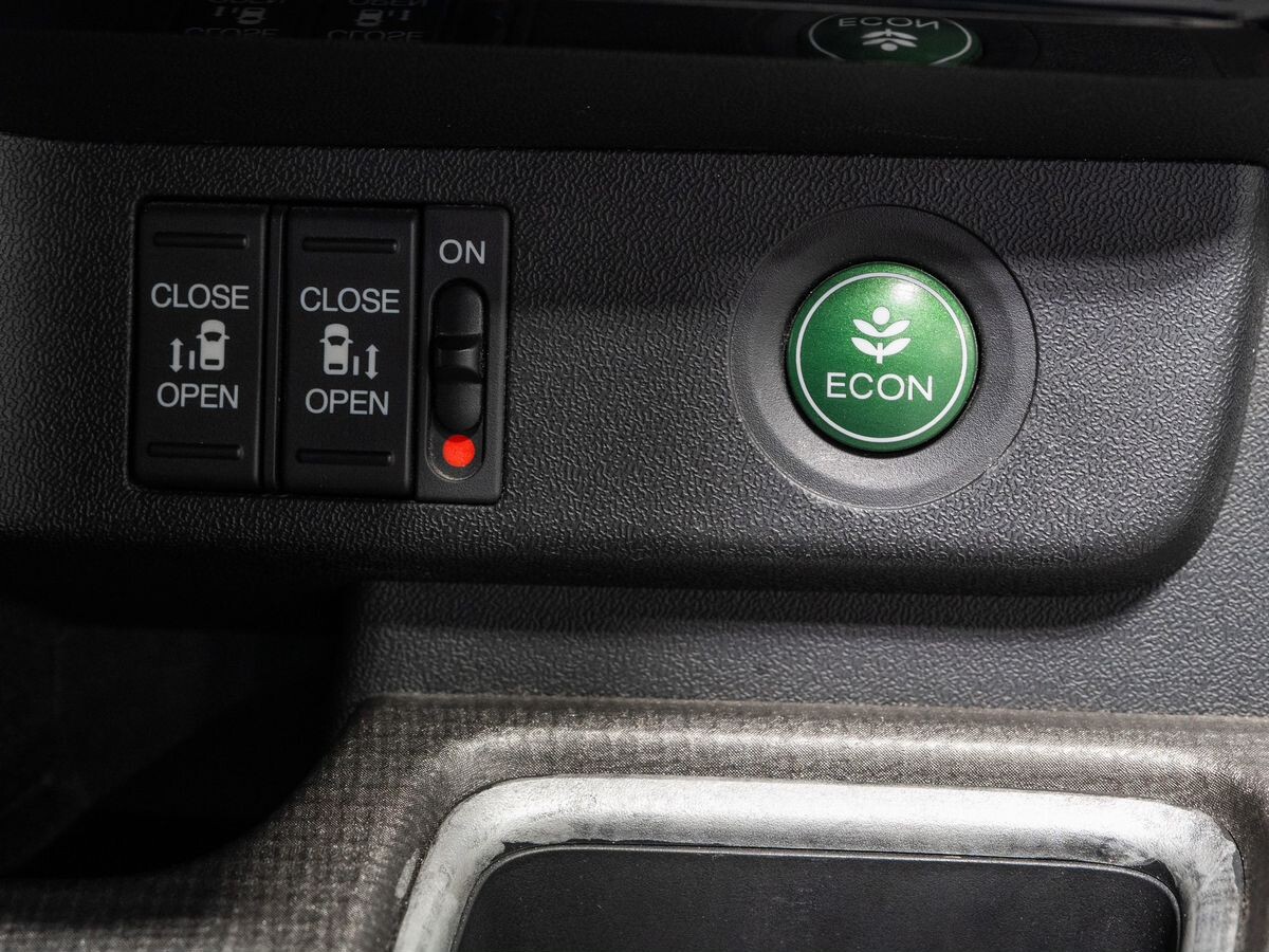 Honda Stepwgn 2015 - фото автомобиля