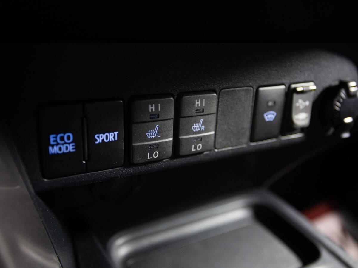 Toyota RAV4 2018 - фото автомобиля