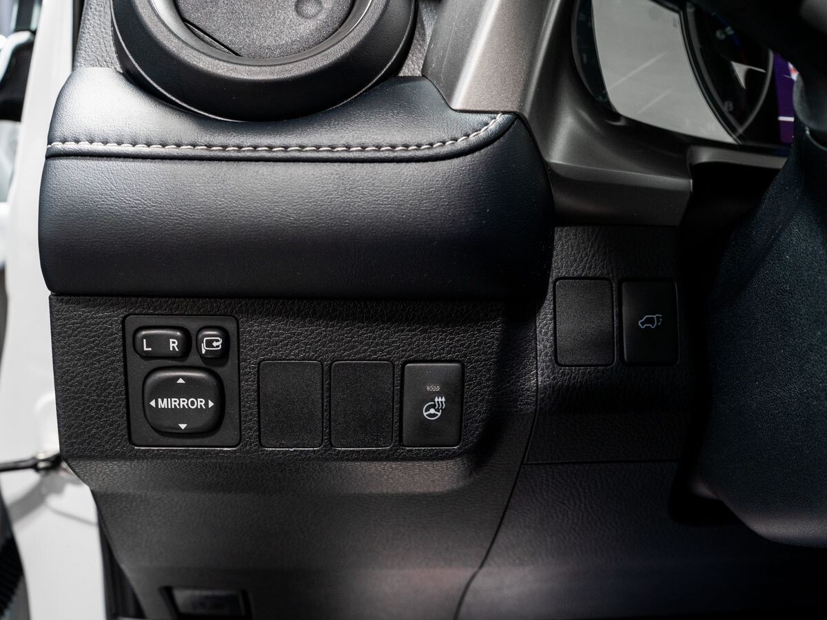 Toyota RAV4 2018 - фото автомобиля