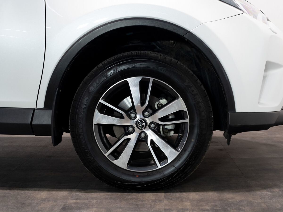 Toyota RAV4 2018 - фото автомобиля