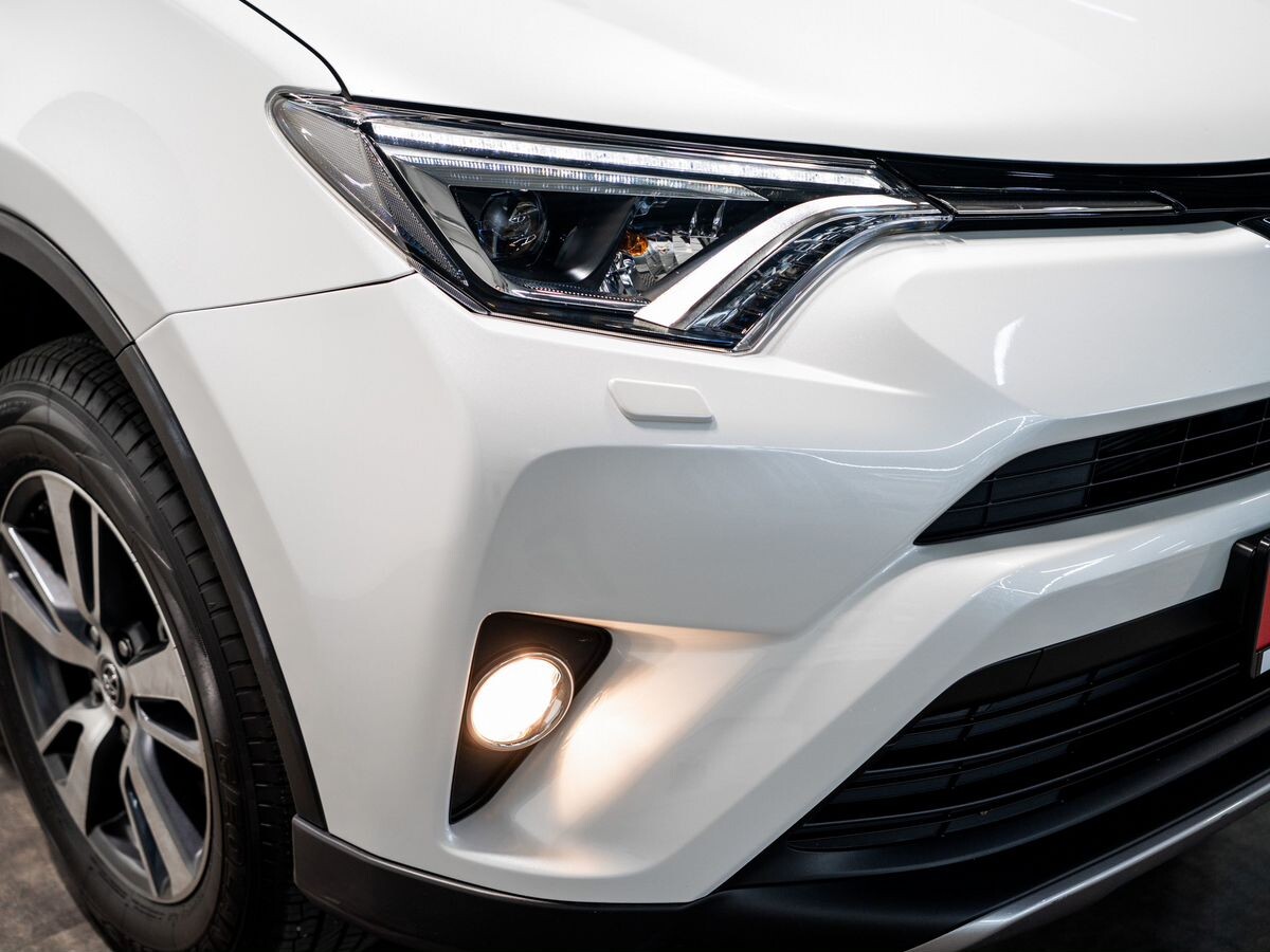 Toyota RAV4 2018 - фото автомобиля