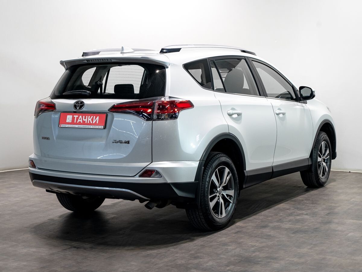 Toyota RAV4 2018 - фото автомобиля