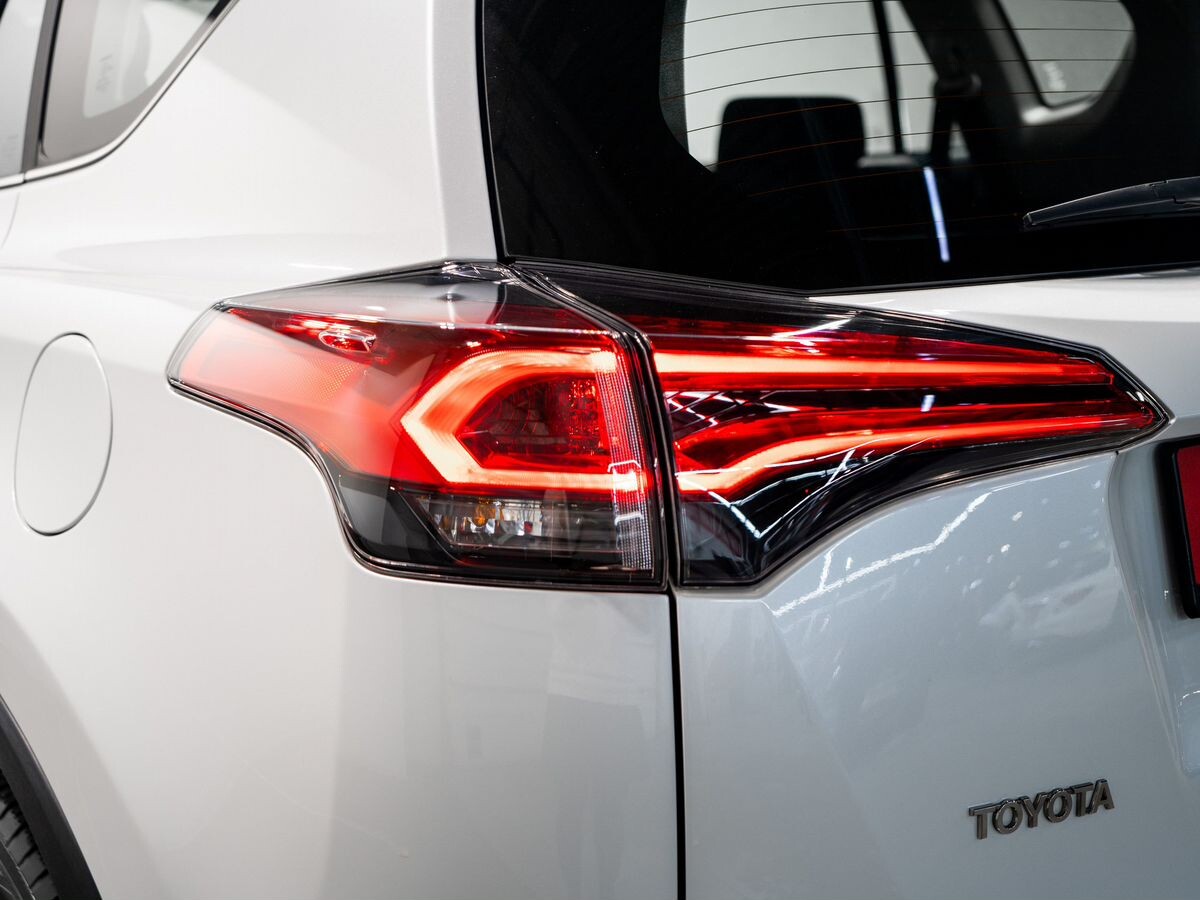 Toyota RAV4 2018 - фото автомобиля