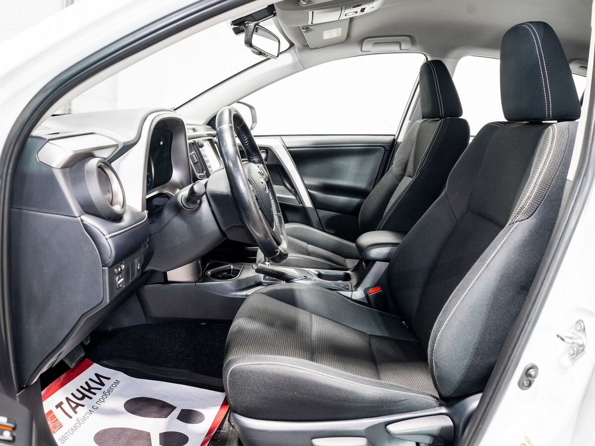 Toyota RAV4 2018 - фото автомобиля