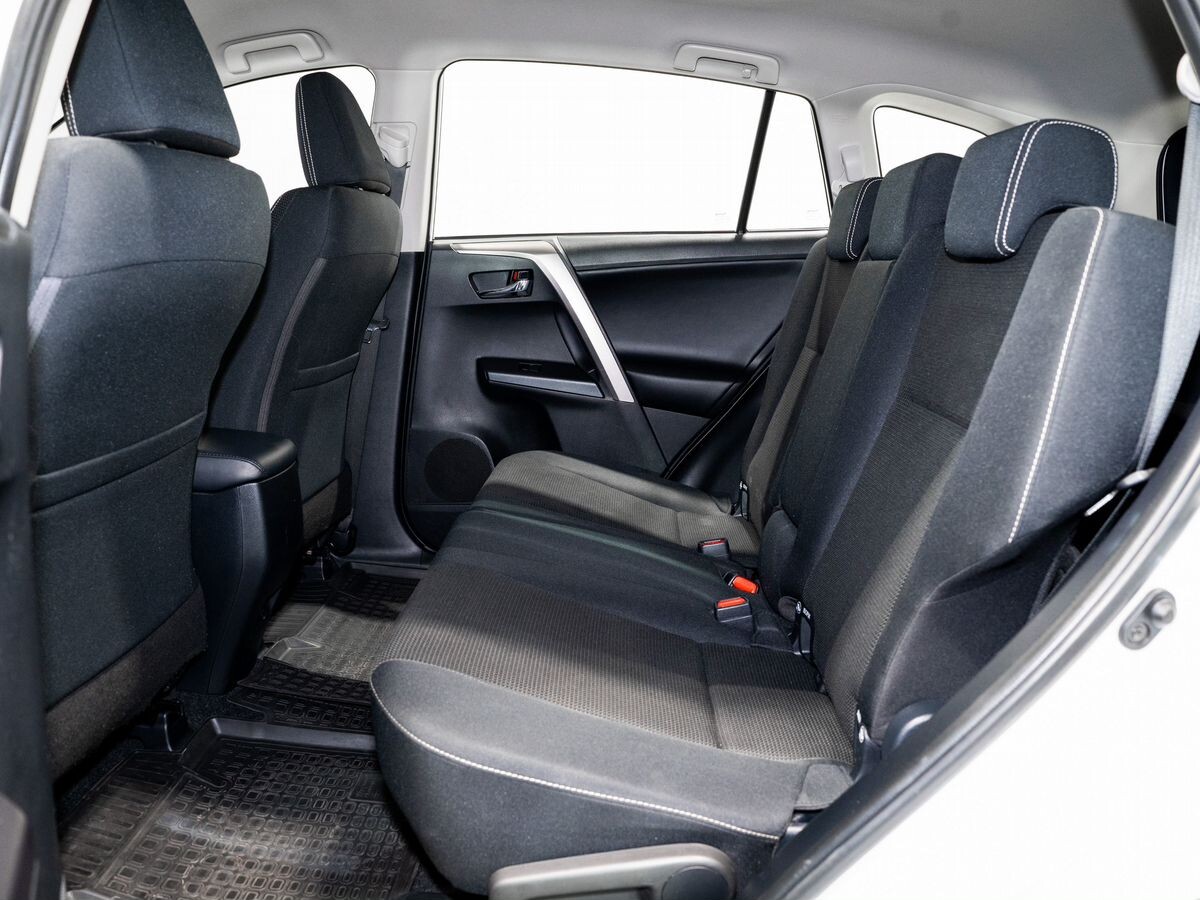 Toyota RAV4 2018 - фото автомобиля