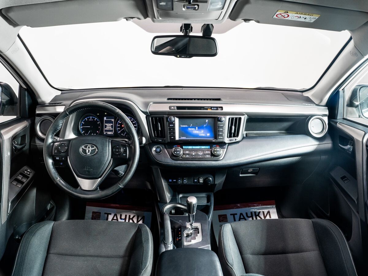 Toyota RAV4 2018 - фото автомобиля
