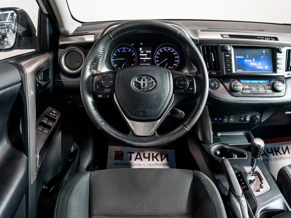 Toyota RAV4 2018 - фото автомобиля