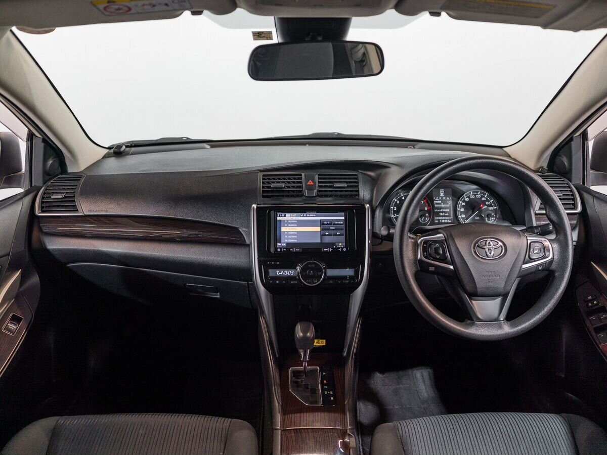 Toyota Premio 2017 - фото автомобиля