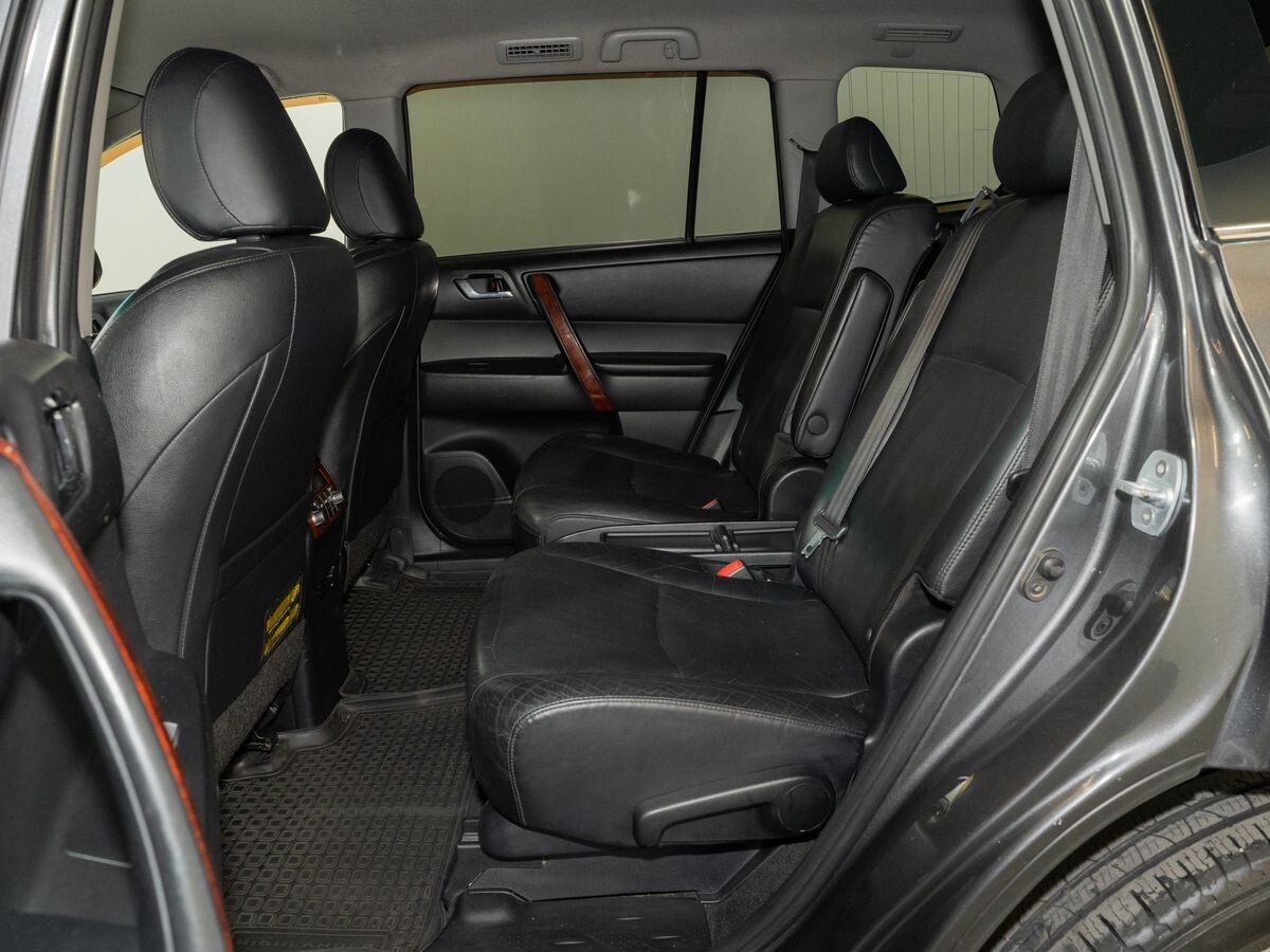 Toyota Highlander 2011 - фото автомобиля