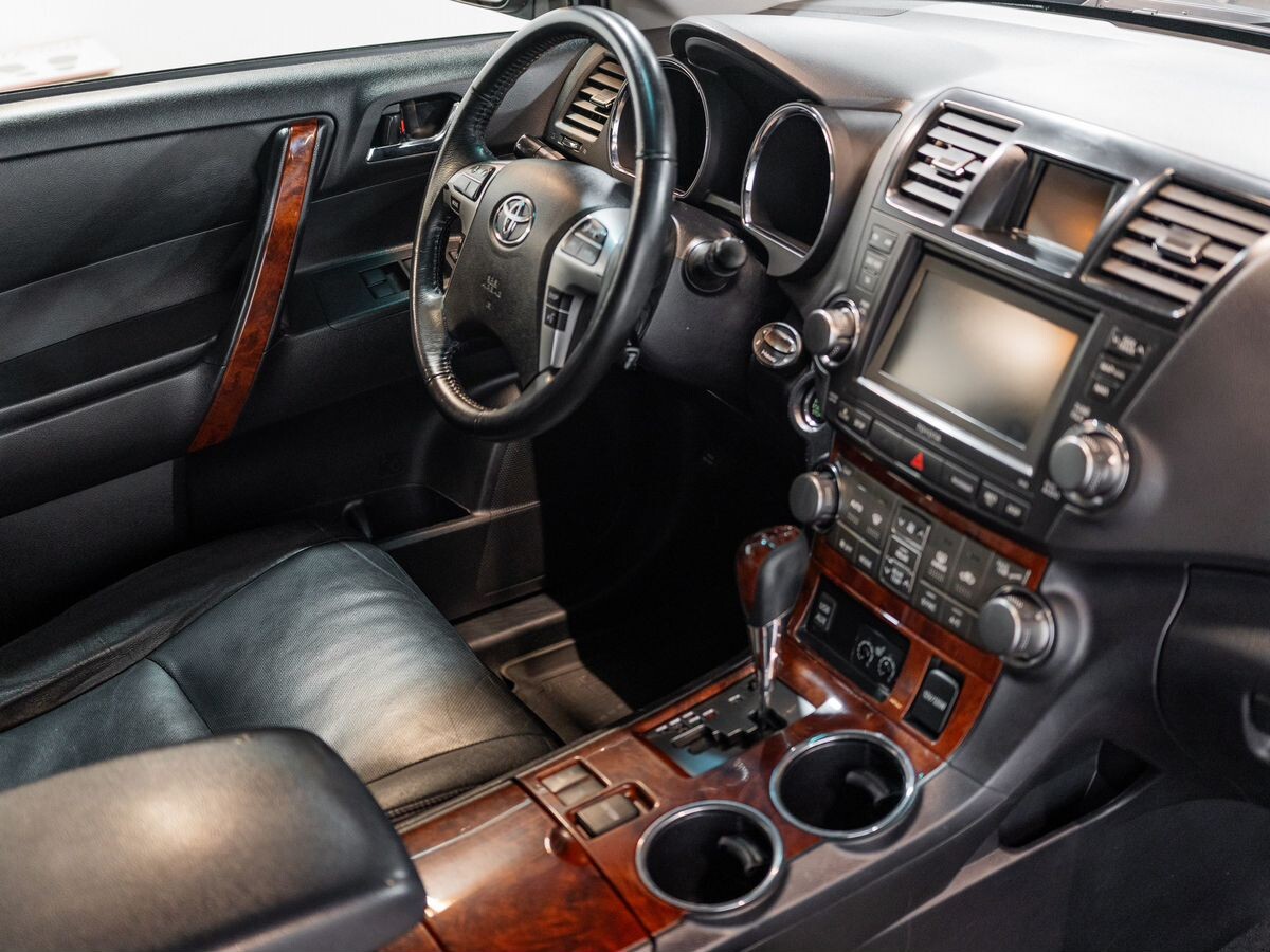 Toyota Highlander 2011 - фото автомобиля