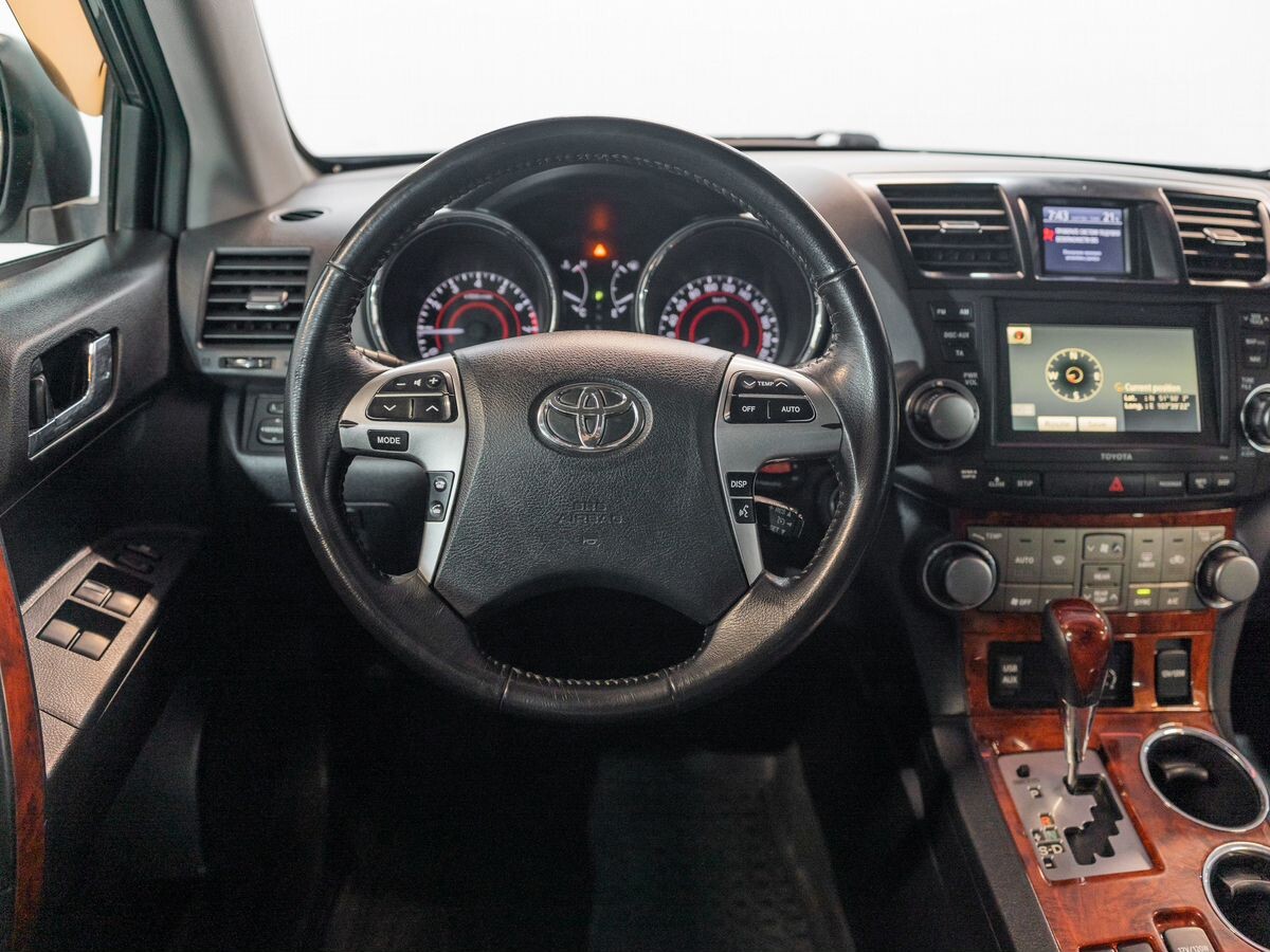 Toyota Highlander 2011 - фото автомобиля