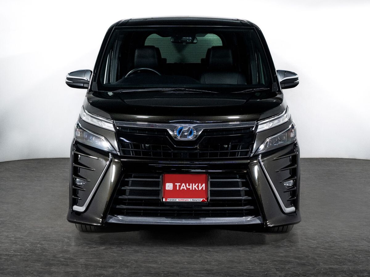 Toyota Voxy 2018 - фото автомобиля