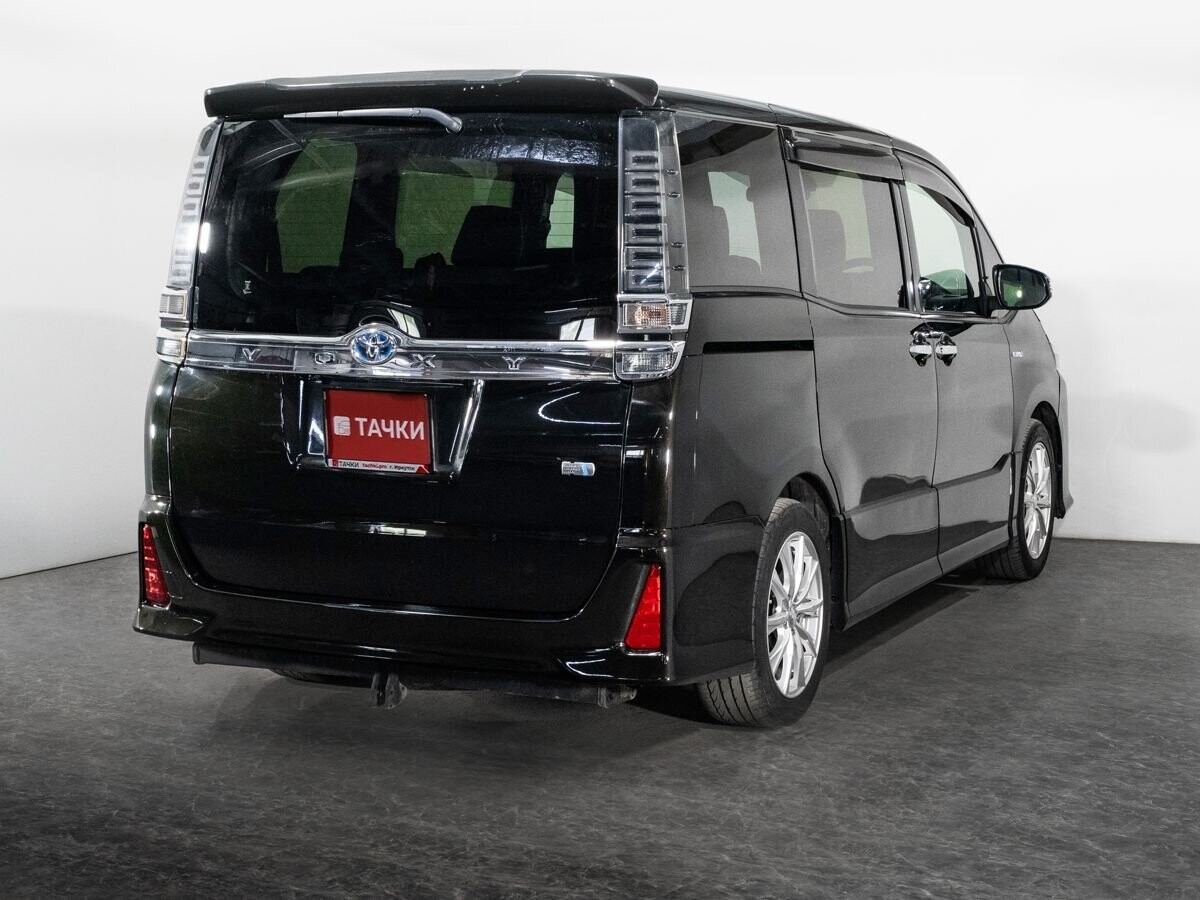 Toyota Voxy 2018 - фото автомобиля