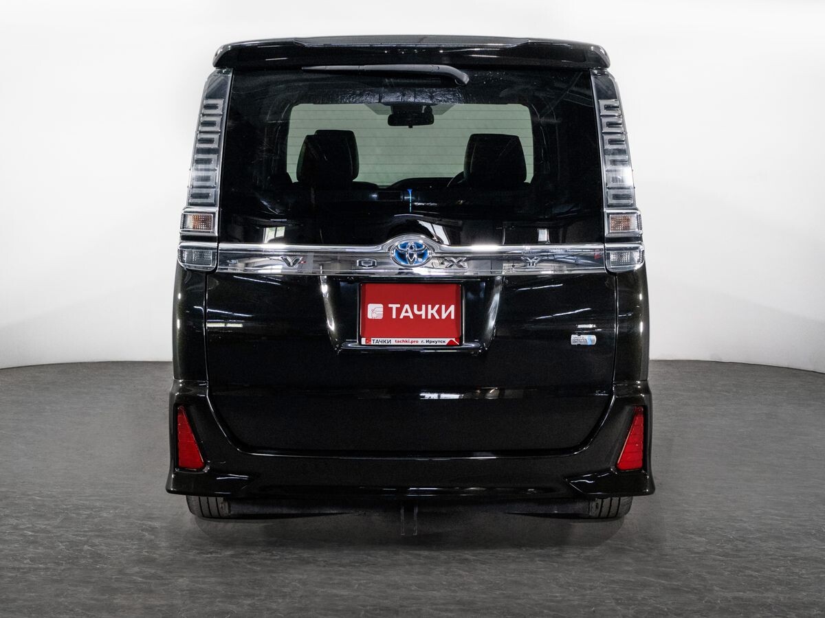 Toyota Voxy 2018 - фото автомобиля