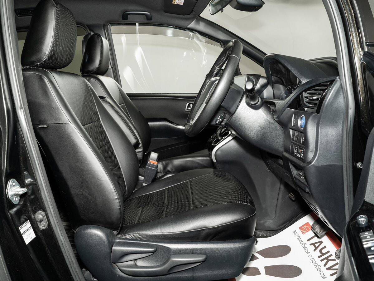 Toyota Voxy 2018 - фото автомобиля