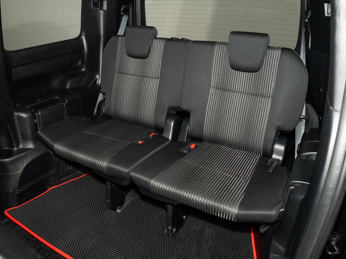 Toyota Voxy 2018 - фото автомобиля