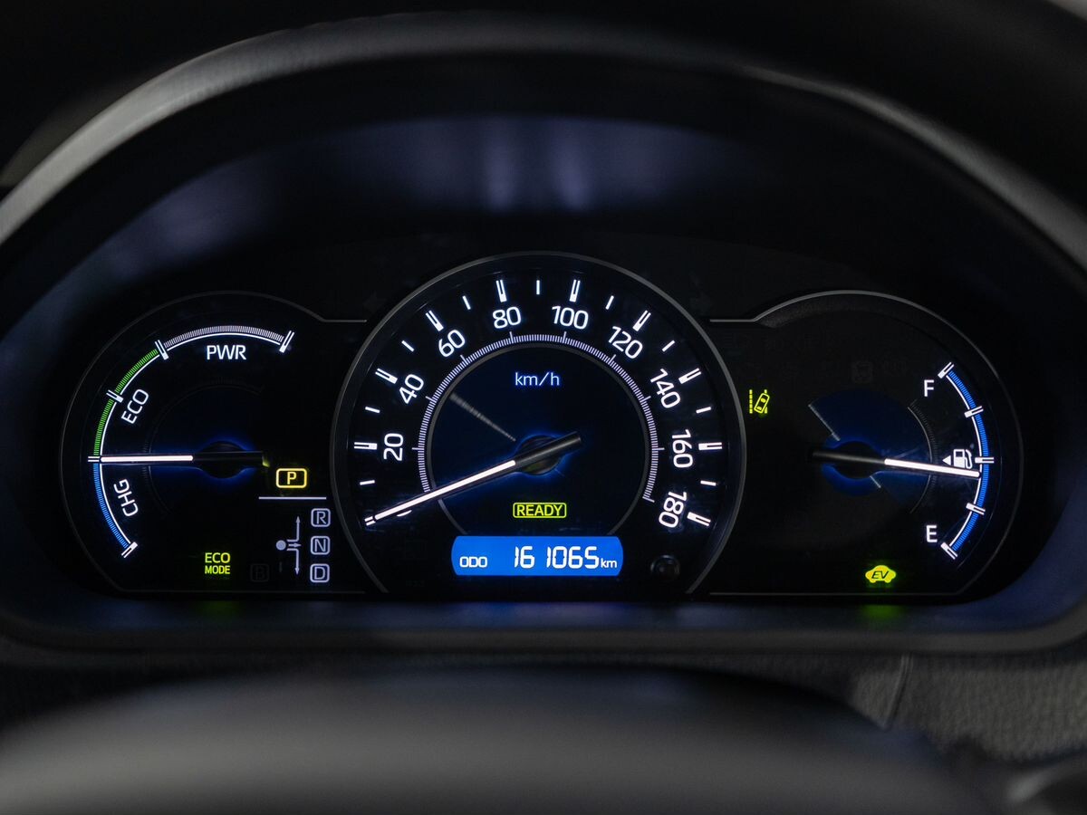 Toyota Voxy 2018 - фото автомобиля