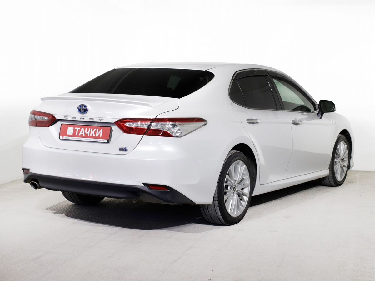 Toyota Camry 2017 - фото автомобиля