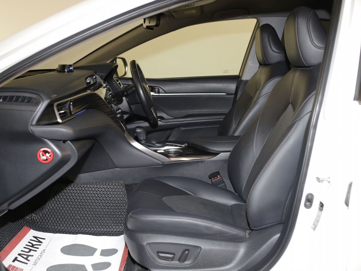 Toyota Camry 2017 - фото автомобиля