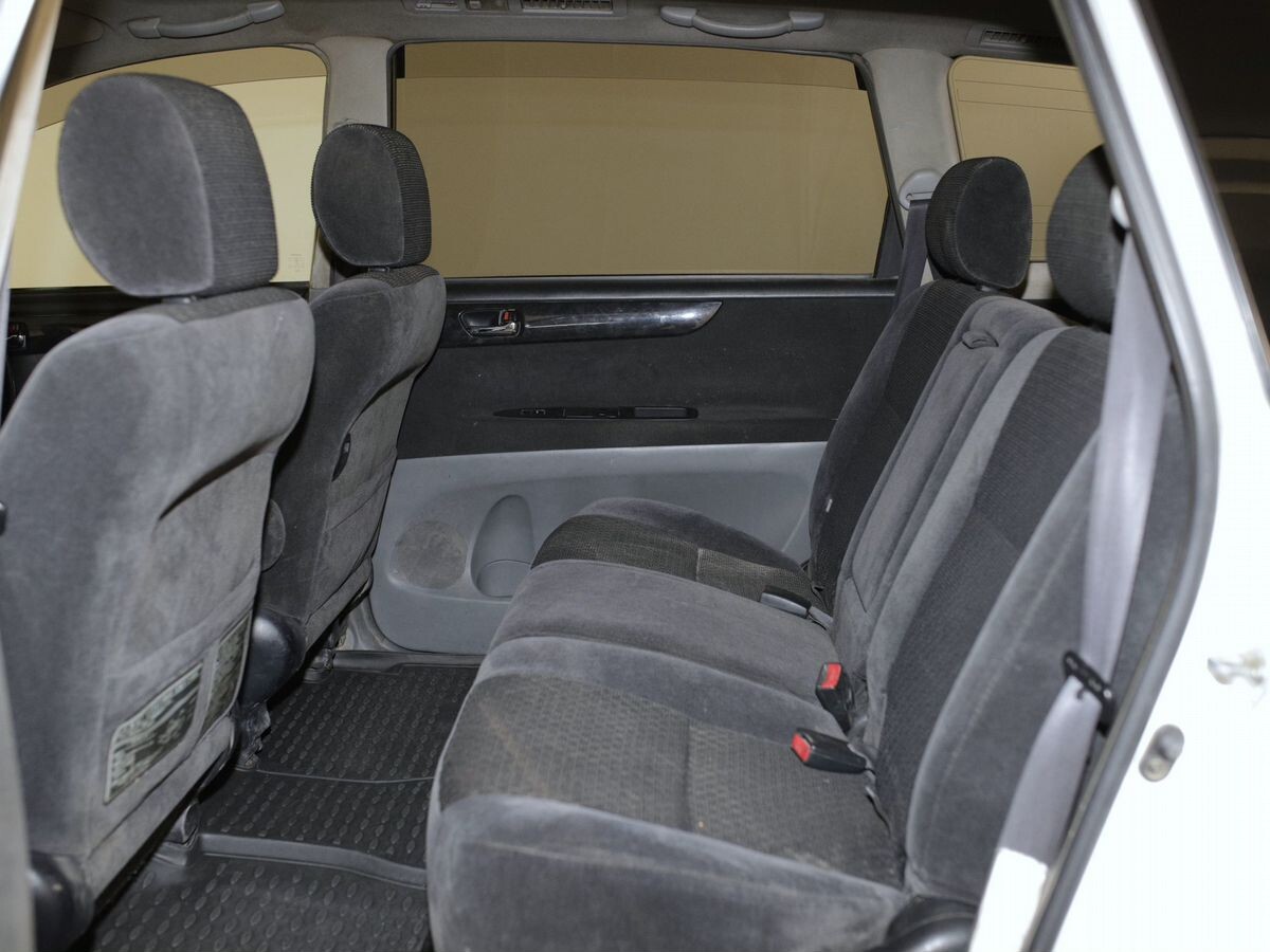 Toyota Ipsum 2002 - фото автомобиля