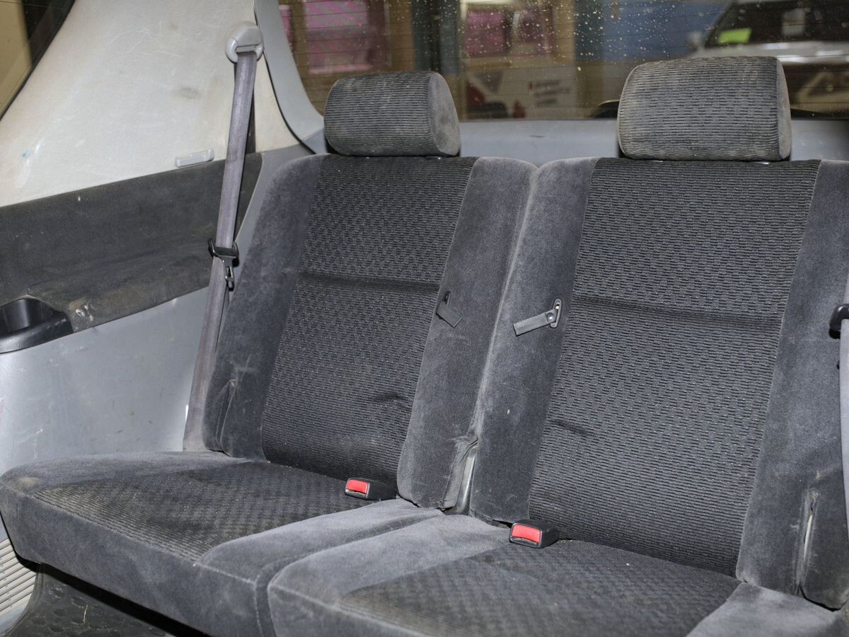 Toyota Ipsum 2002 - фото автомобиля