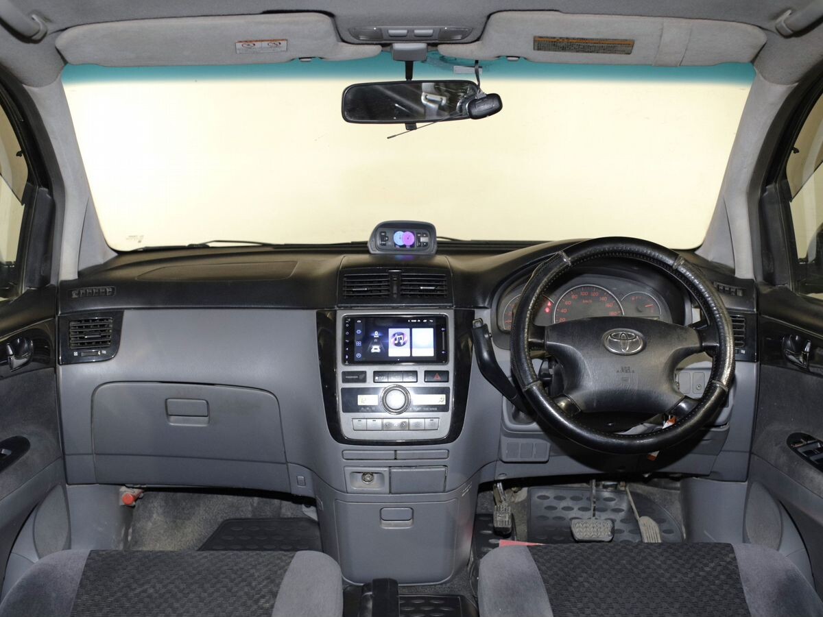 Toyota Ipsum 2002 - фото автомобиля