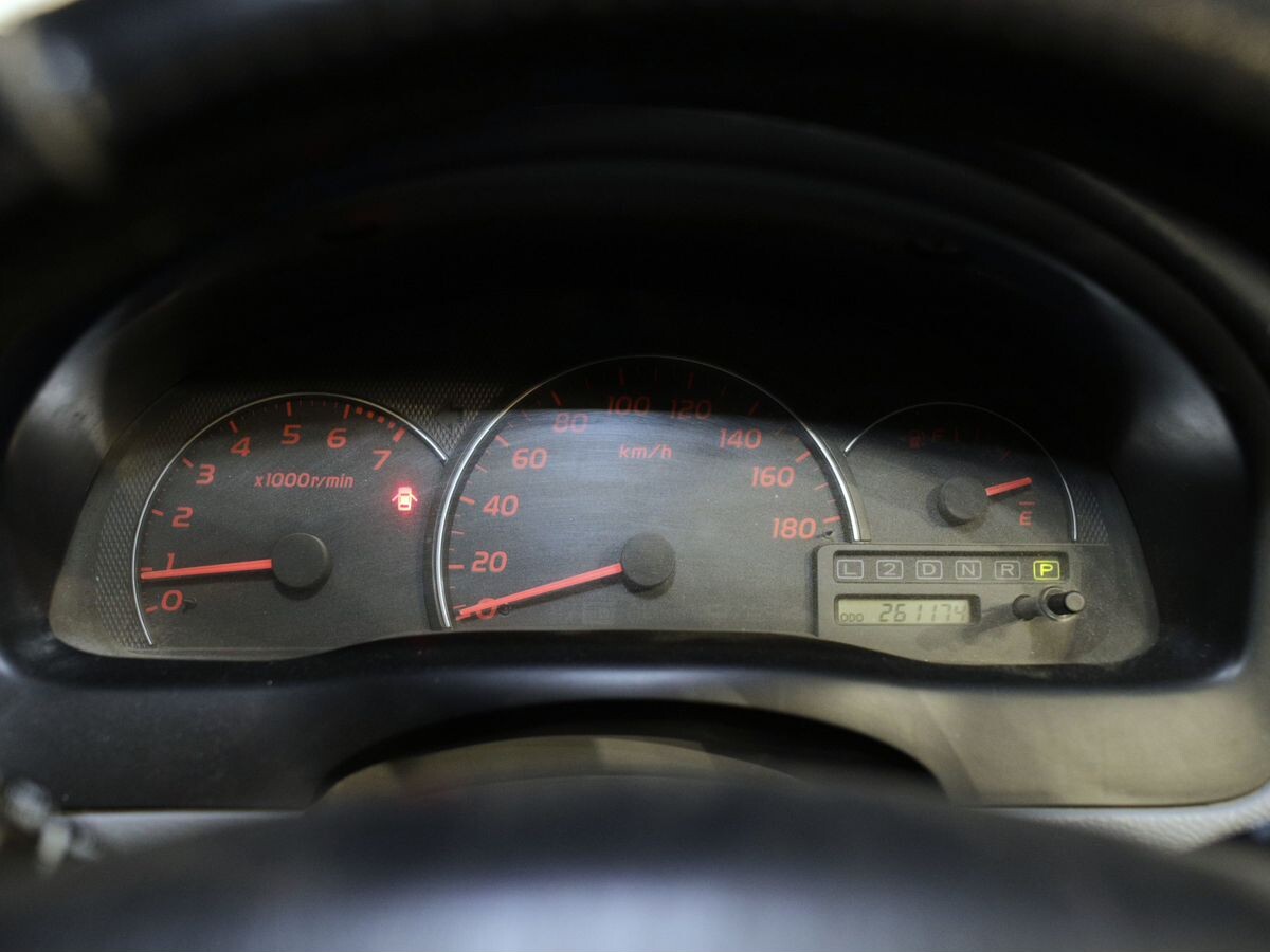 Toyota Ipsum 2002 - фото автомобиля