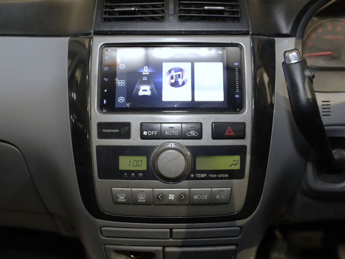 Toyota Ipsum 2002 - фото автомобиля