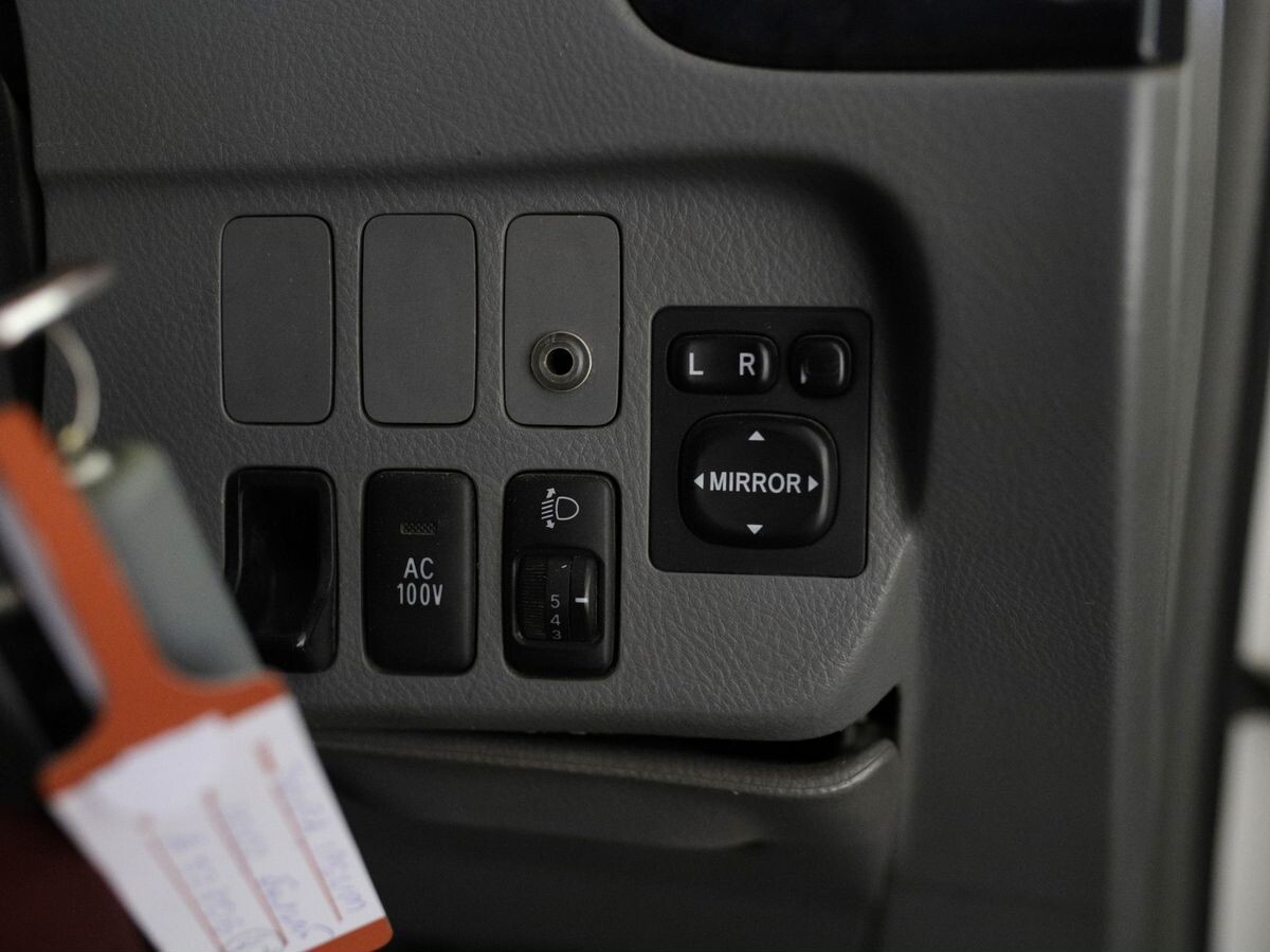Toyota Ipsum 2002 - фото автомобиля