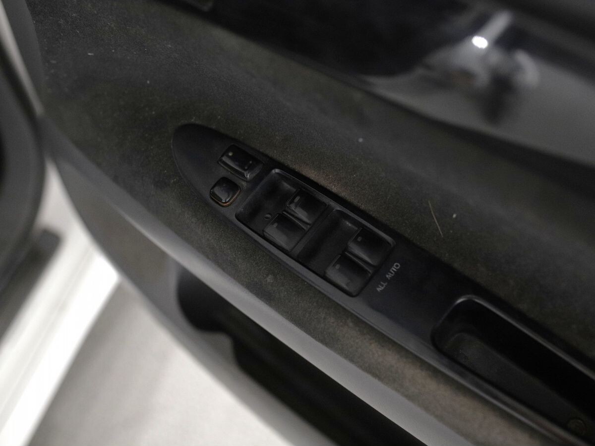 Toyota Ipsum 2002 - фото автомобиля