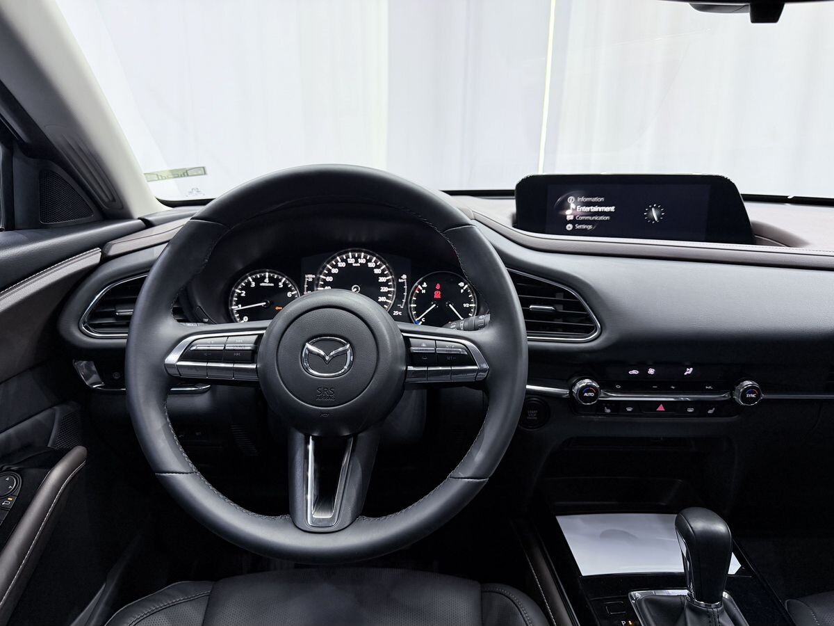Mazda CX-30 2023 - фото автомобиля