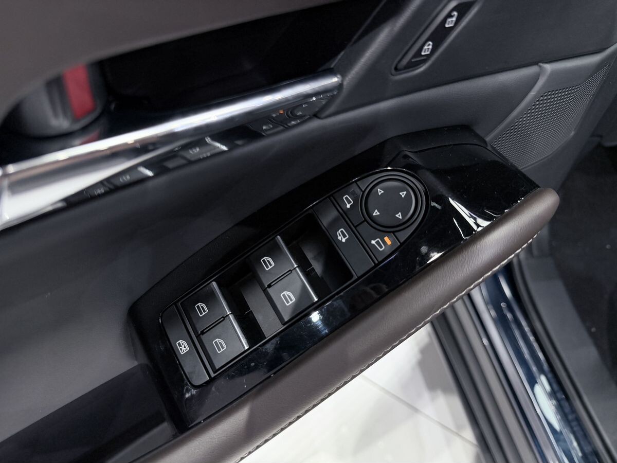 Mazda CX-30 2023 - фото автомобиля