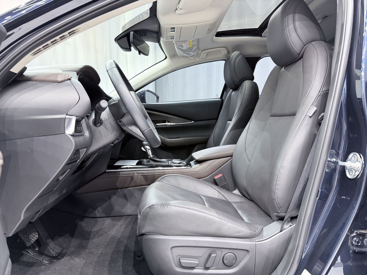 Mazda CX-30 2023 - фото автомобиля