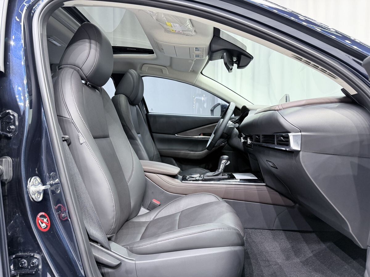 Mazda CX-30 2023 - фото автомобиля