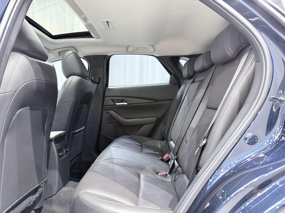 Mazda CX-30 2023 - фото автомобиля