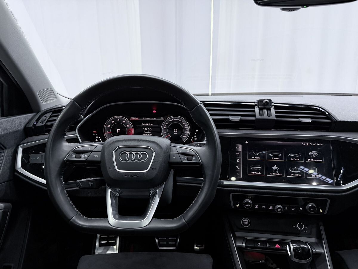 Audi Q3 2023 - фото автомобиля