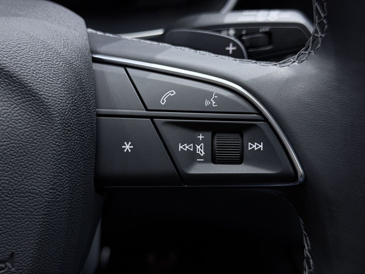 Audi Q3 2023 - фото автомобиля