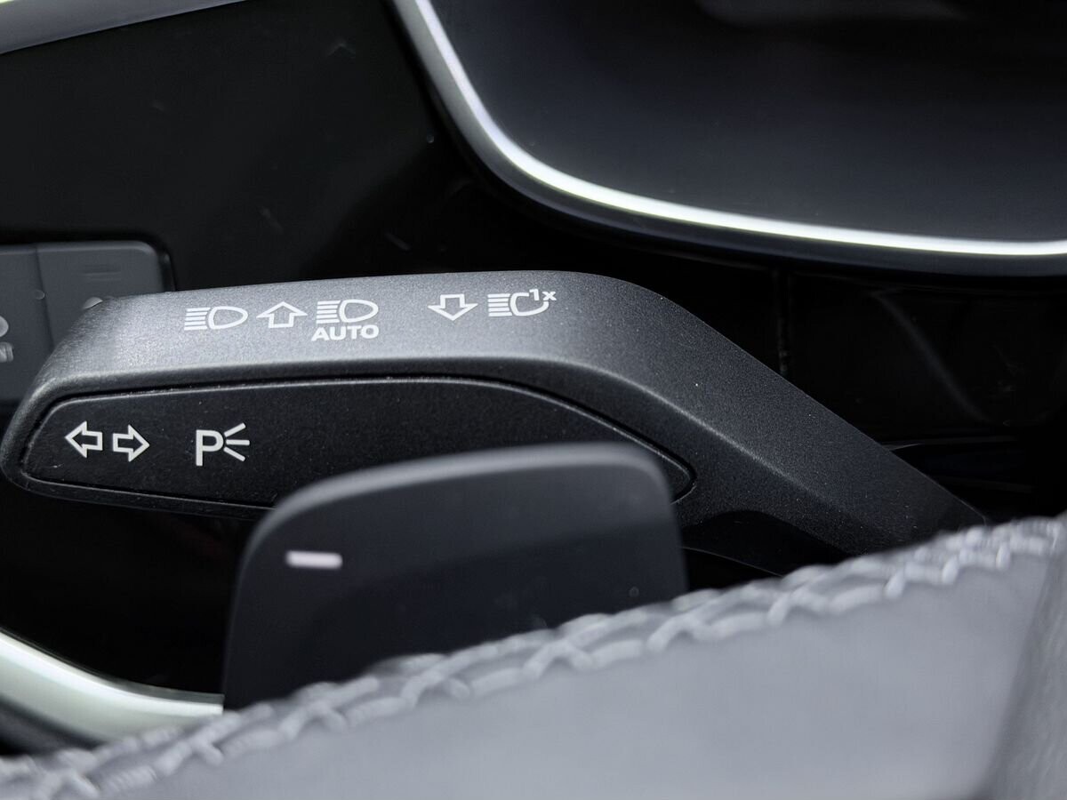 Audi Q3 2023 - фото автомобиля