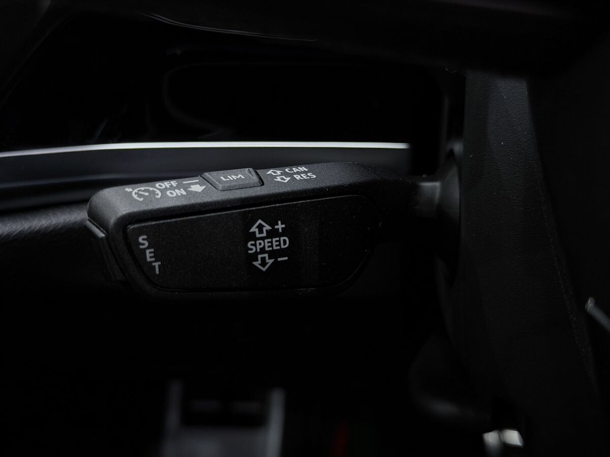 Audi Q3 2023 - фото автомобиля