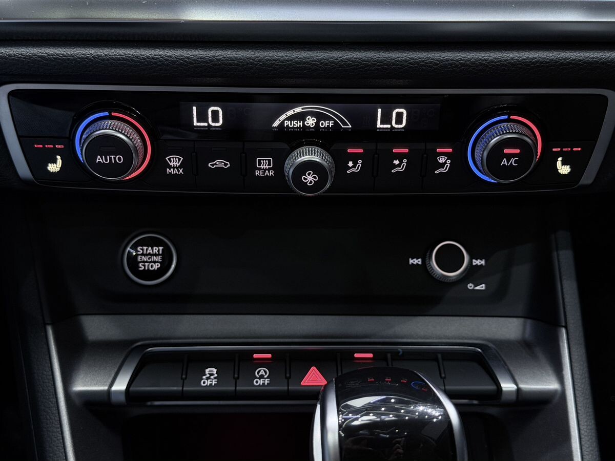 Audi Q3 2023 - фото автомобиля