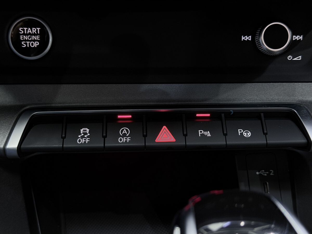 Audi Q3 2023 - фото автомобиля