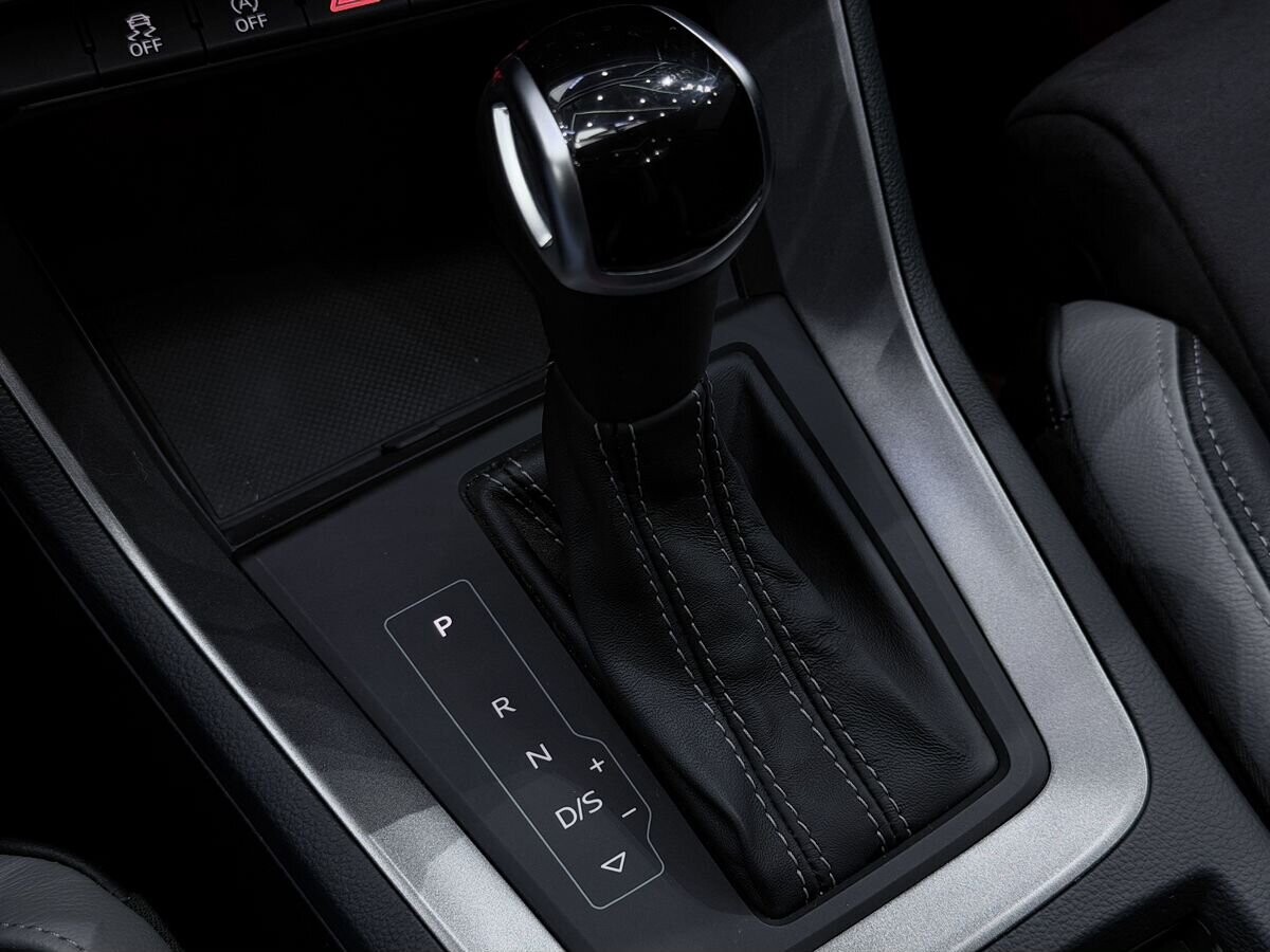 Audi Q3 2023 - фото автомобиля