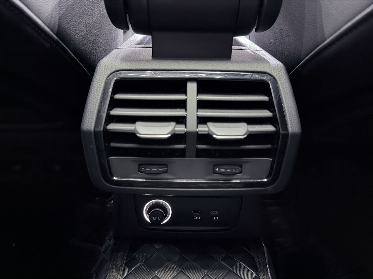 Audi Q3 2023 - фото автомобиля