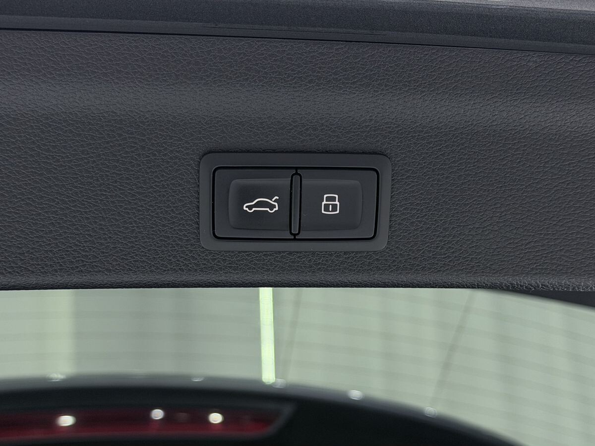 Audi Q3 2023 - фото автомобиля