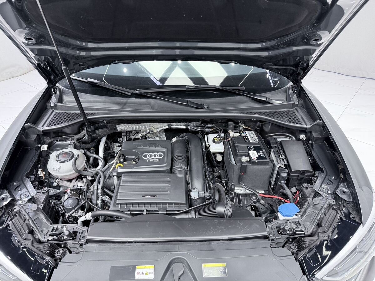 Audi Q3 2023 - фото автомобиля
